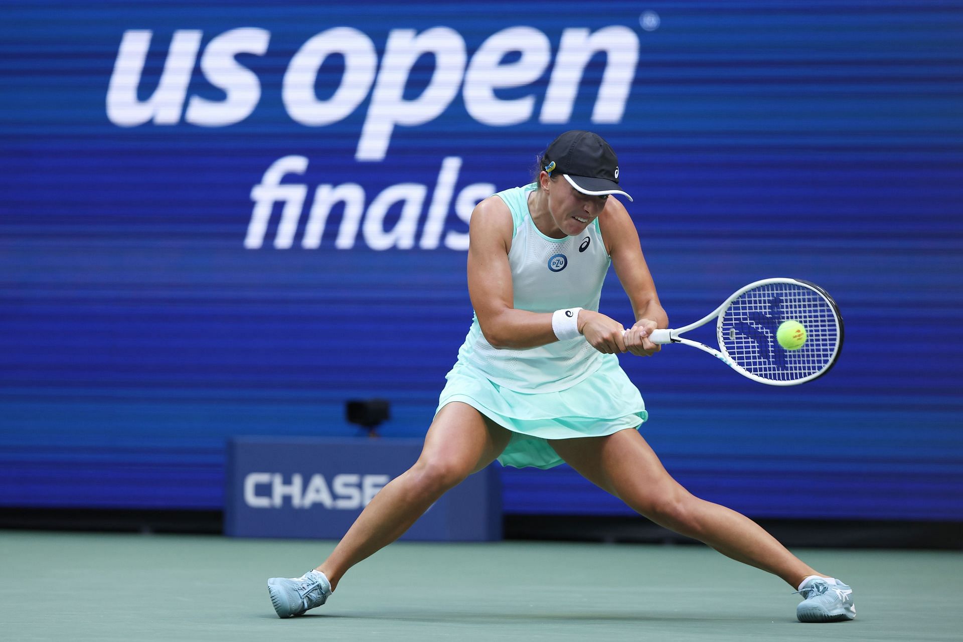 Iga Swiatek returns a shot against Ons Jabeur at the 2022 US Open - Day 13