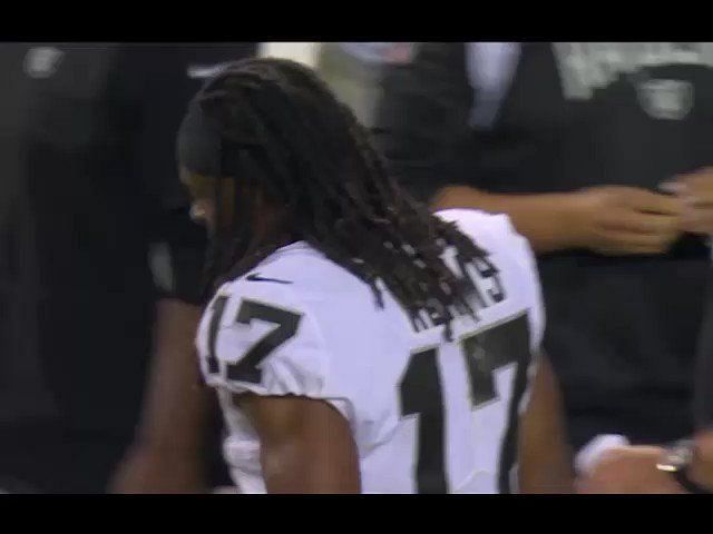 Raiders' Davante Adams shoves cameraman to ground after route