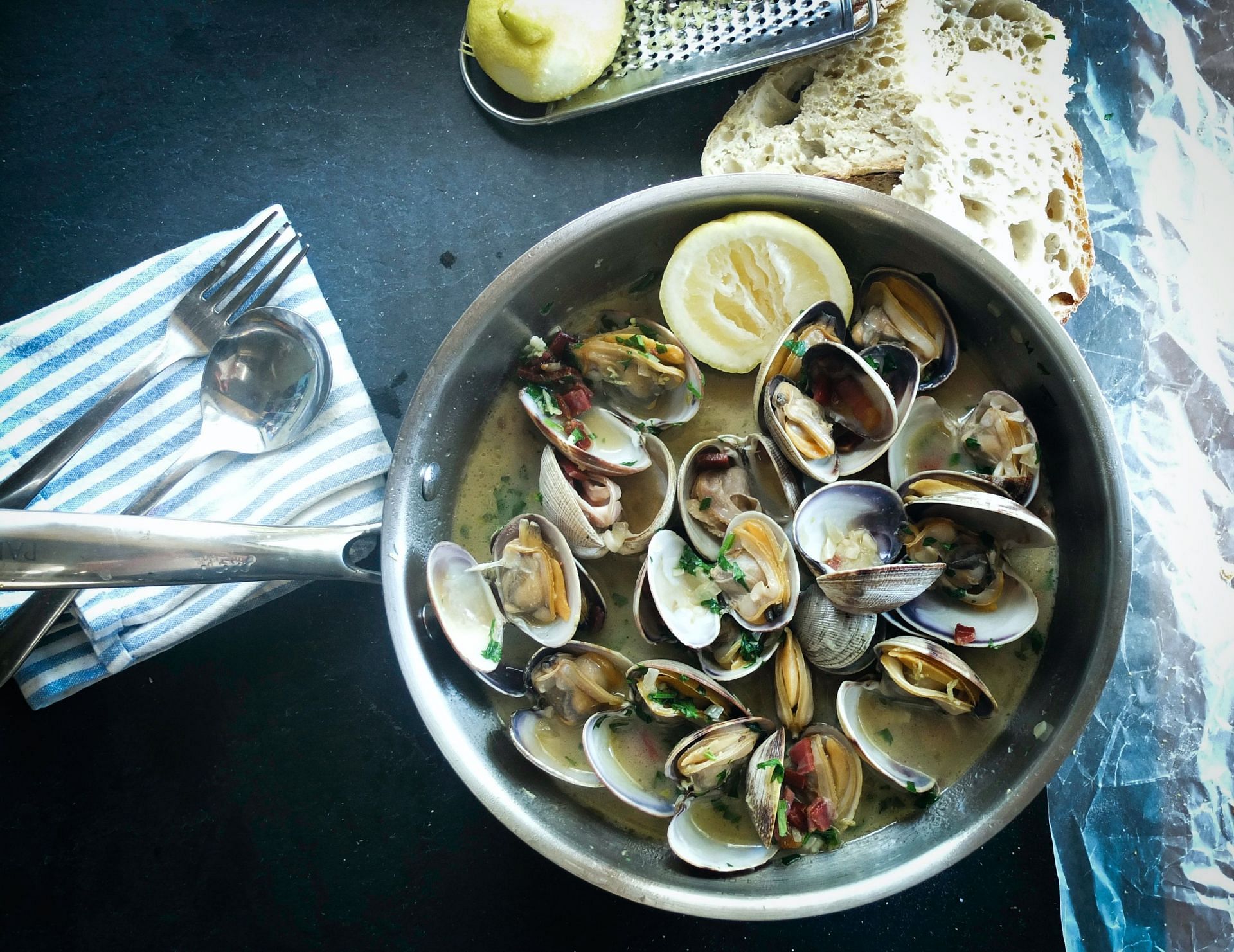 Clams are an excellent source of Vitamin B12 (Image via Unsplash)