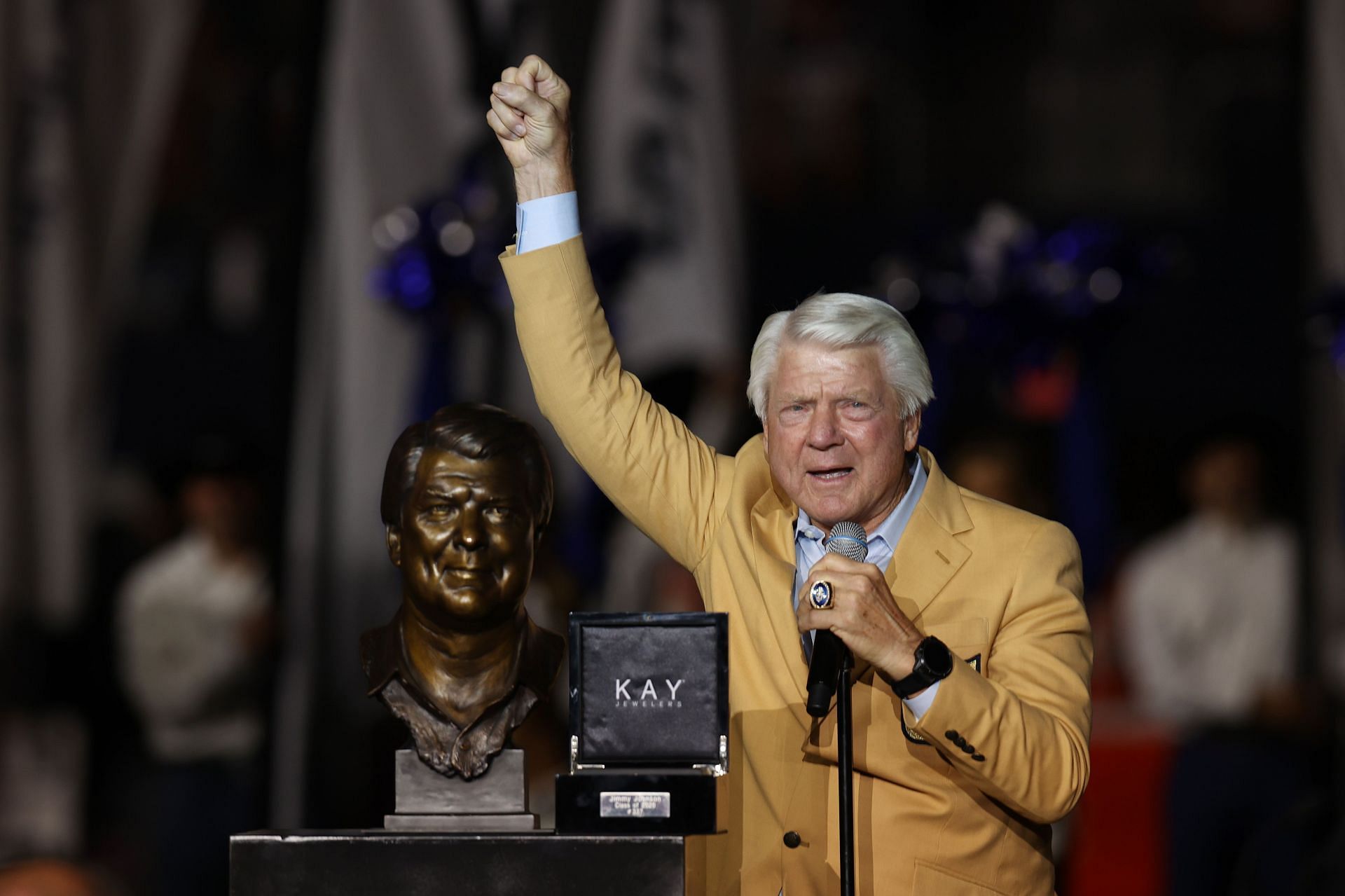The former Dallas Cowboys HC with his HOF bust