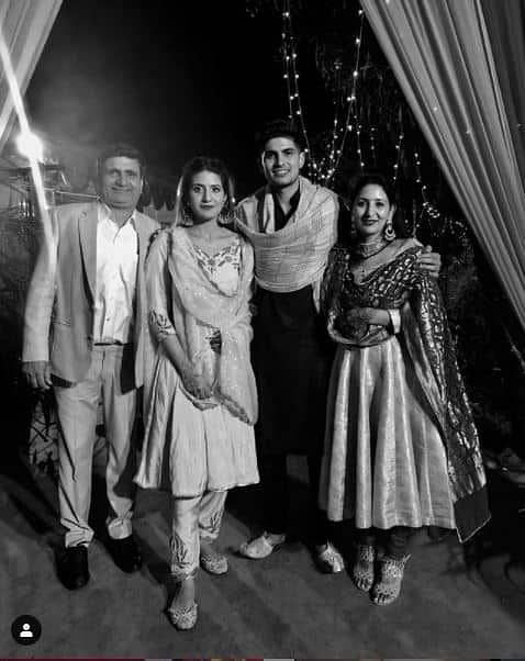 Shubman Gill's Family - Father, Mother, Siblings, Wife & Kids