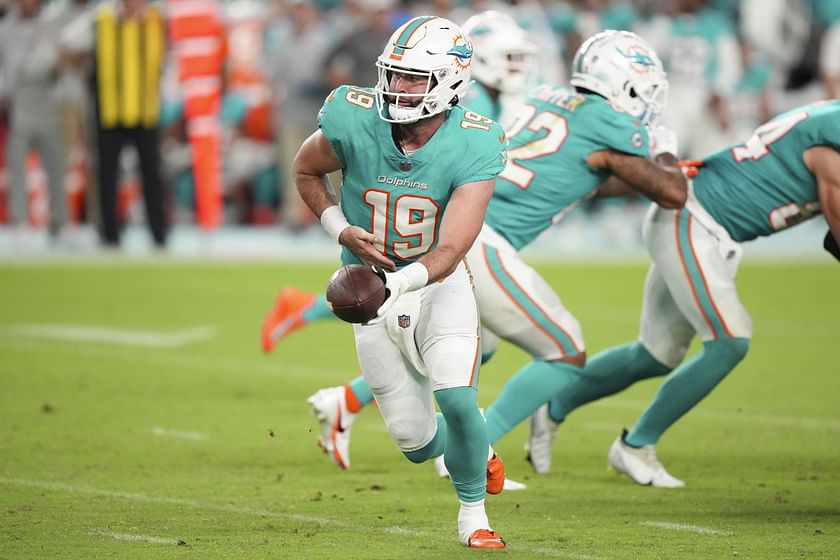 Skylar Thompson injury: Dolphins QB suffers leg injury in Week 18 -  DraftKings Network