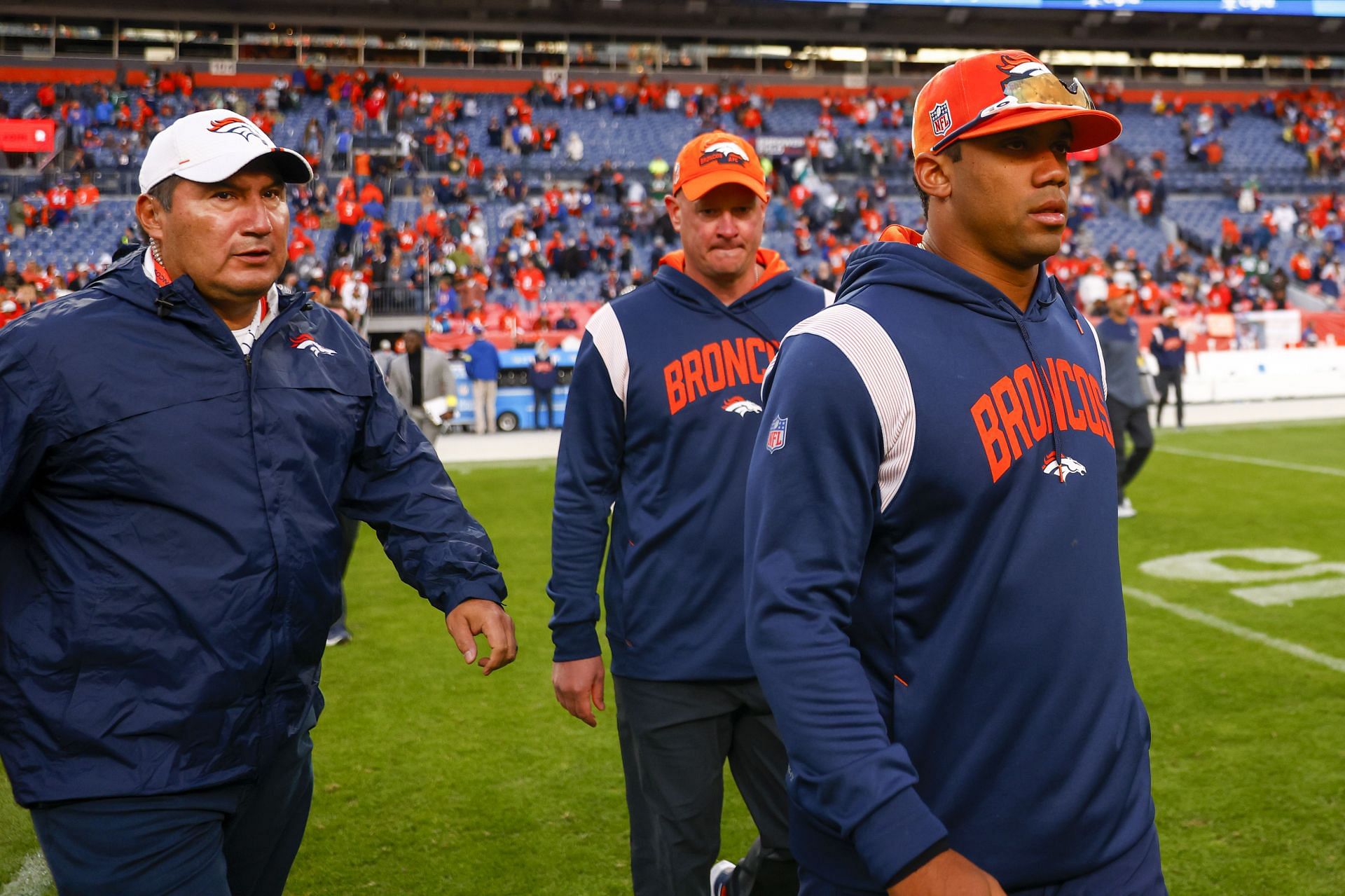 Russell Wilson gets razzed for breaking down imaginary pre-game huddle