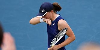 "They're just too bitter" - Tennis fans defend Iga Swiatek over criticism for her controversial gestures during matches