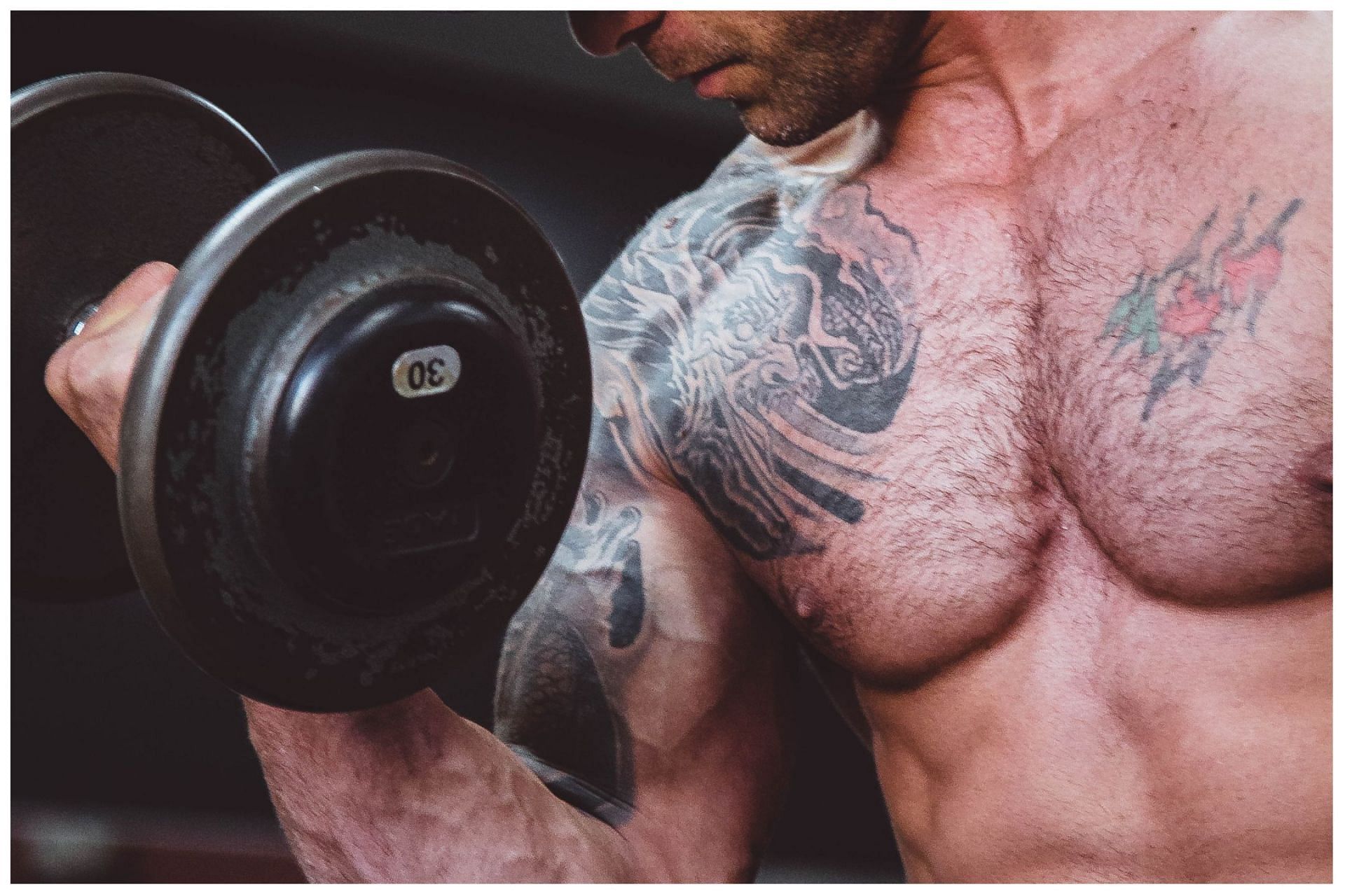 Want to build well-defined lower chest muscles? Try these six effective exercises. (Image via Unsplash / Alora Griffiths)