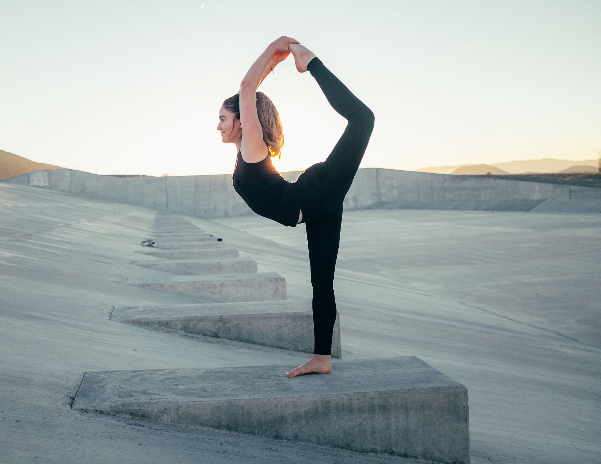 Yoga is a great way to relax and stretch your glute muscles. (Image via Unsplash /Wesley Tingey)