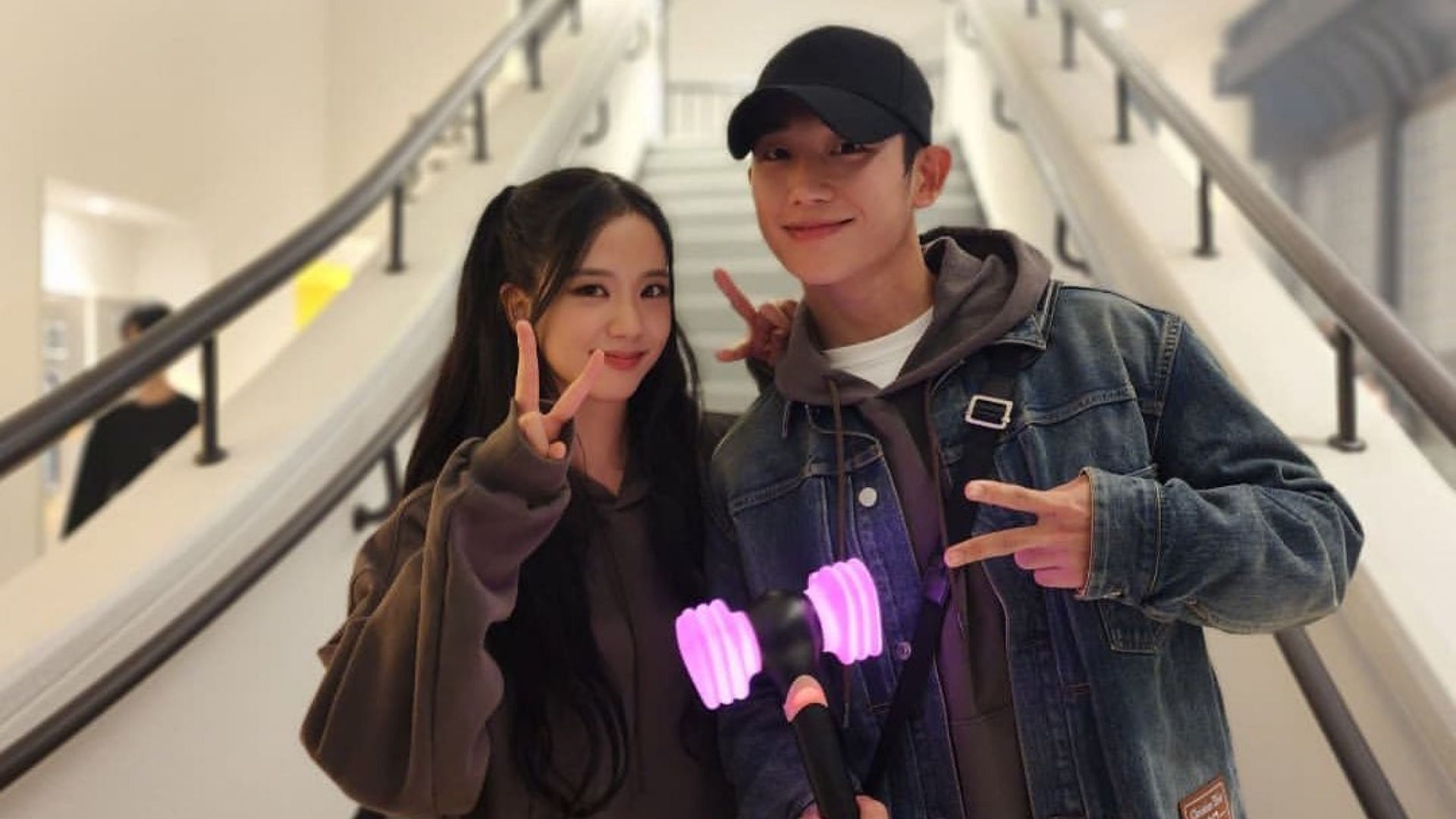 Fellow Snowdrop actor Jung Hae-in clicked a picture with Jisoo to show his support for the members (Image via Instagram/holyhaein)