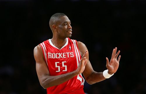 Shaquille O'Neal's height and power were too much for Dikembe Mutombo (Image via Getty Images)