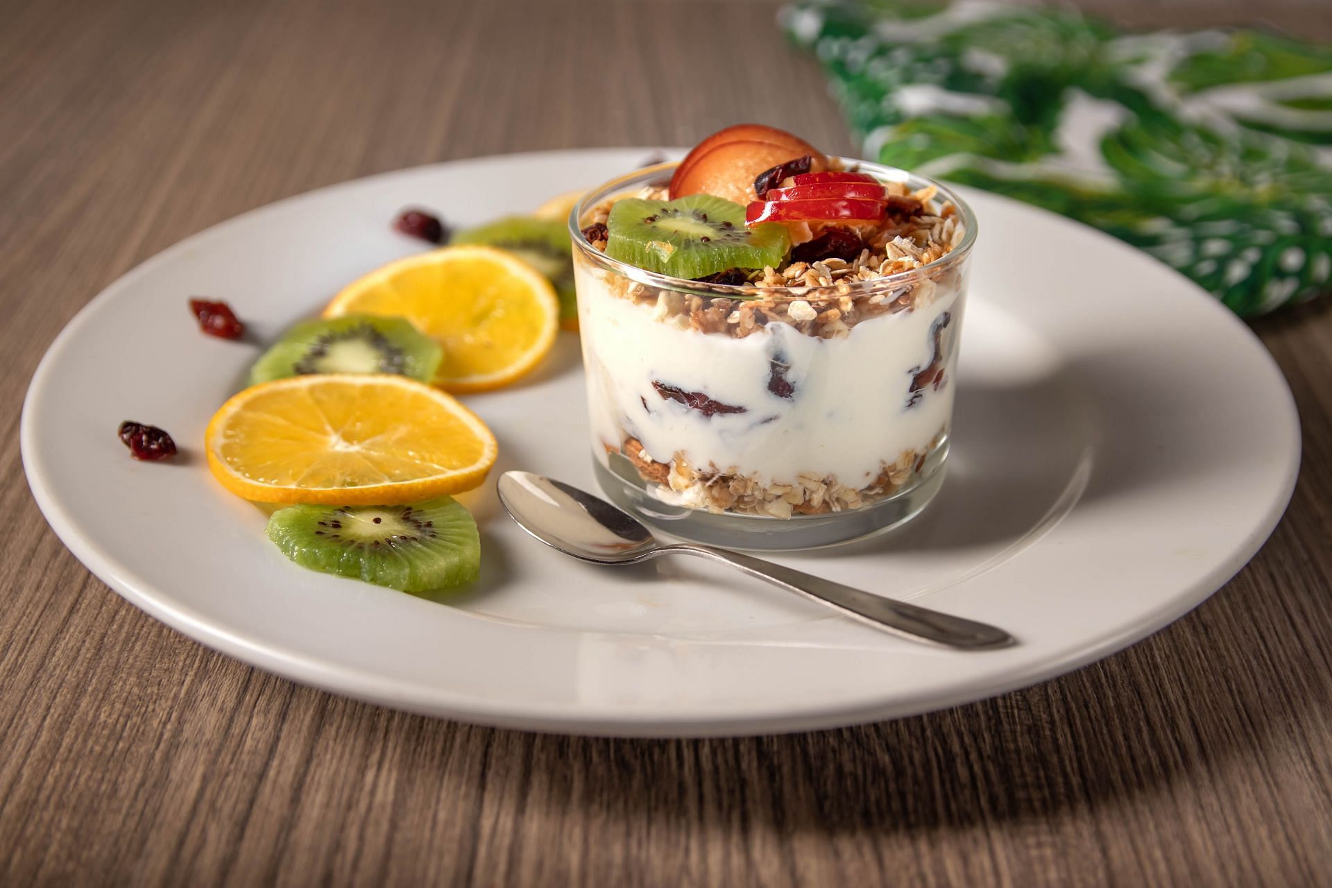 Yogurt with Fruits are an amazing combination (Image via Unsplash/Daniel Cabriles)