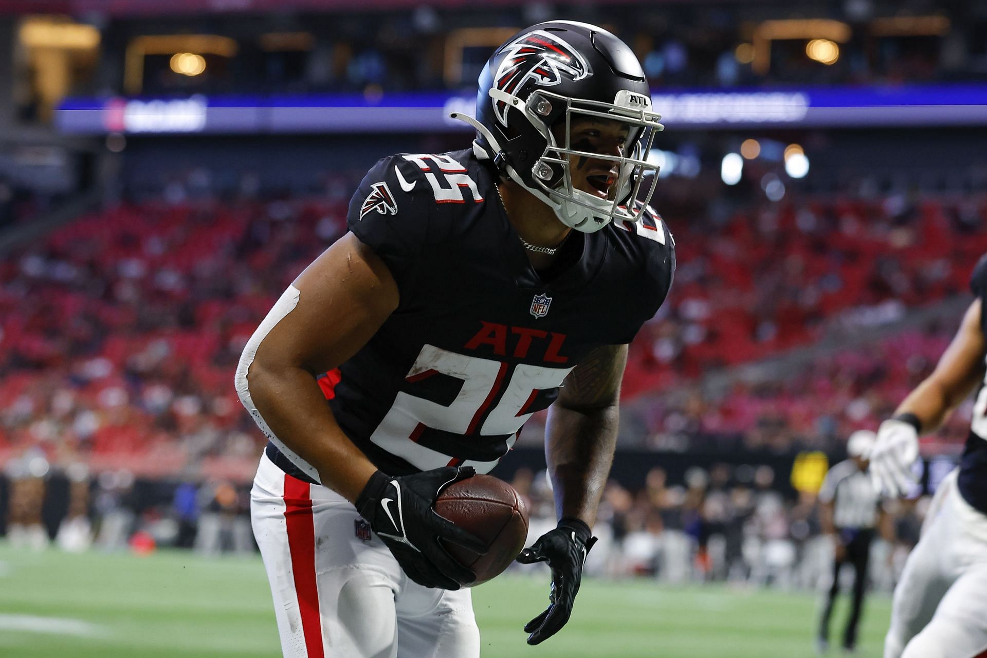 Tyler Allgeier Fantasy Start/Sit: Should Falcons' RB Be in Fantasy