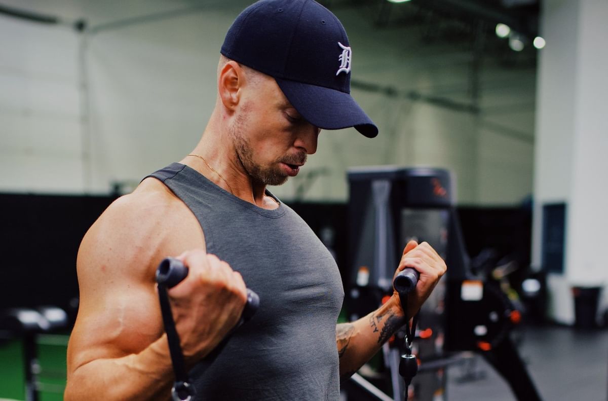 6 Best Dumbbell Exercises for Wider Biceps