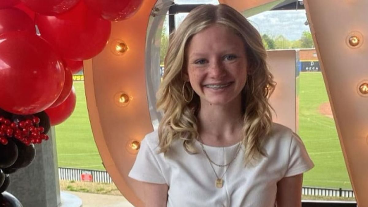 "He’d BLOCK his wifey" The Voice 2022 Fans shocked after Blake blocked