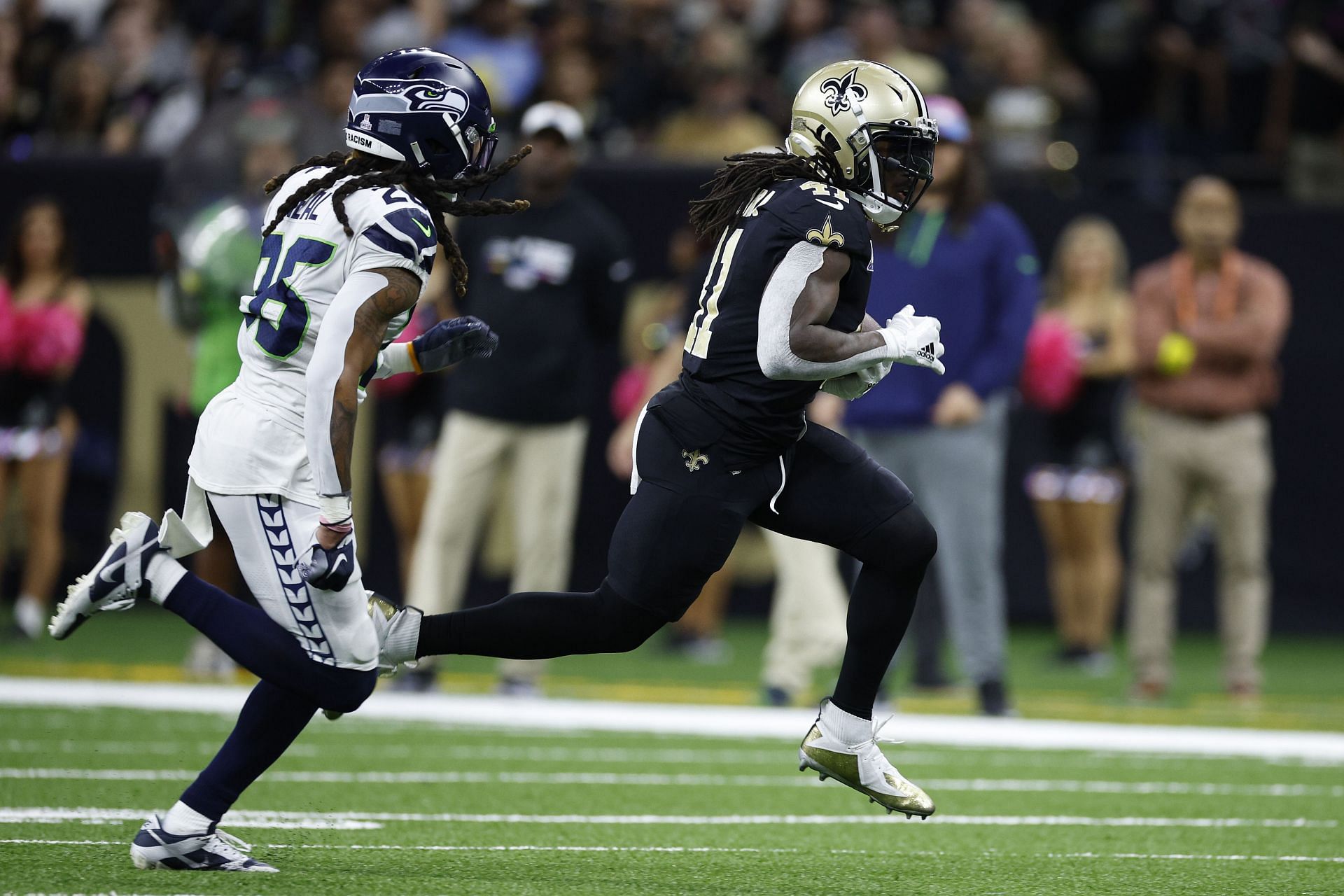 Alvin Kamara Calls Out Mainstream Sports Media On Twitter