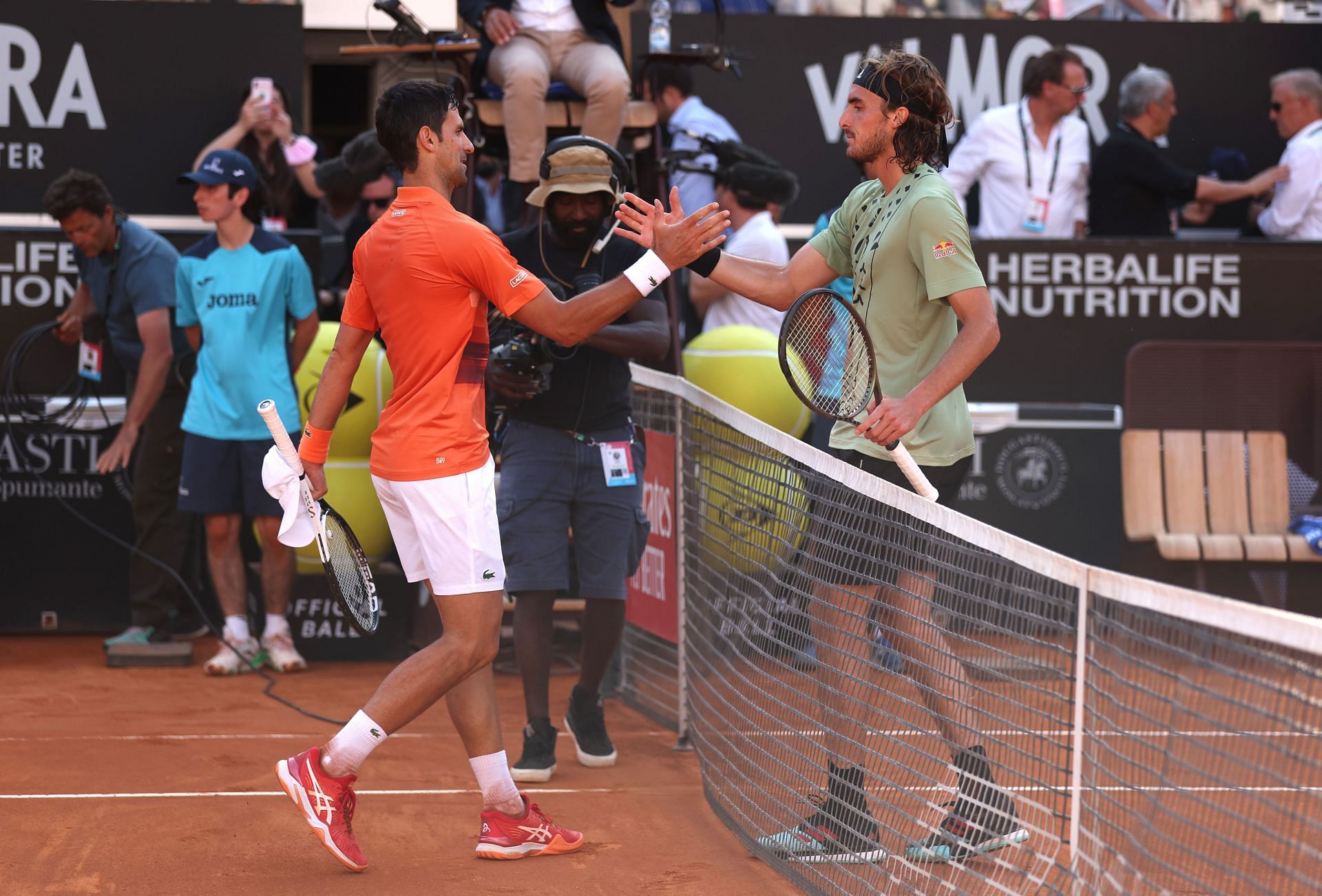 Novak Djokovic and Stefanos Tsitsipas during the final of the 2022 Italian Open 