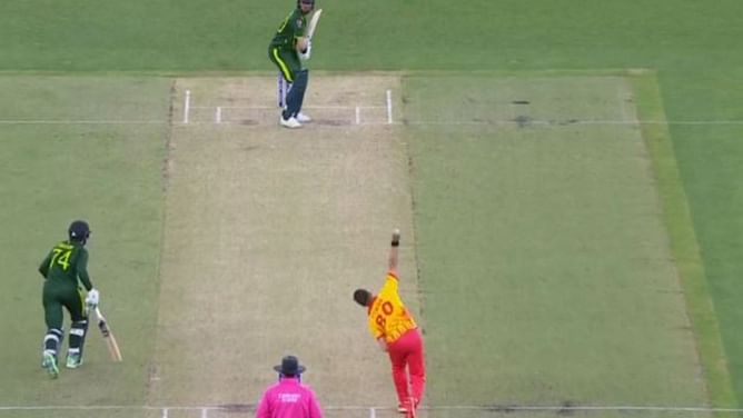 ICC T20 World Cup: "Not once did it cross my mind to use a Mankad"- Brad Evans on Mohammad Wasim Jnr backing up too much on the final delivery of PAK-ZIM clash