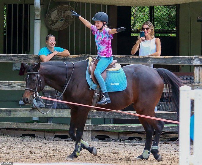 Tom Brady Has 'Equestrian Moms' at His Daughter's Stable Buzzing With Hopes  of Ogling Him Web Story