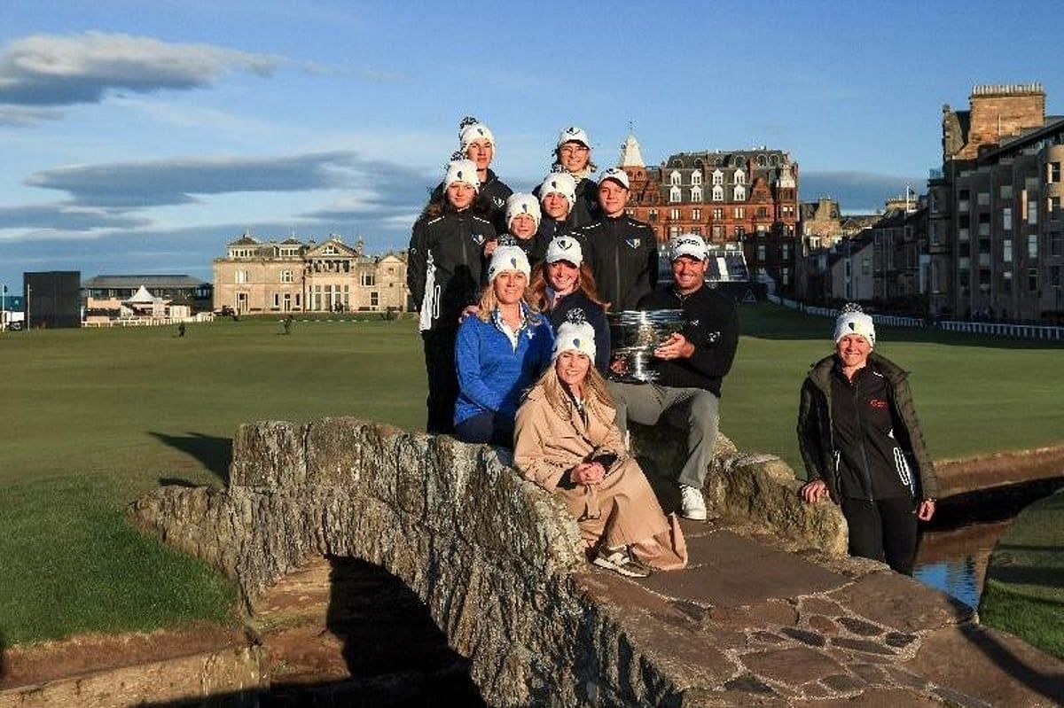 Young golfers with Ryan Fox on the Swilcan Bridge (Image via The R&amp;A)