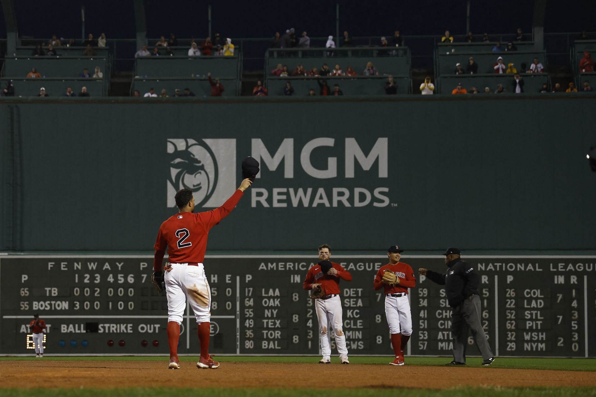 Red Sox shortstop Xander Bogaerts comes up short in Gold Glove