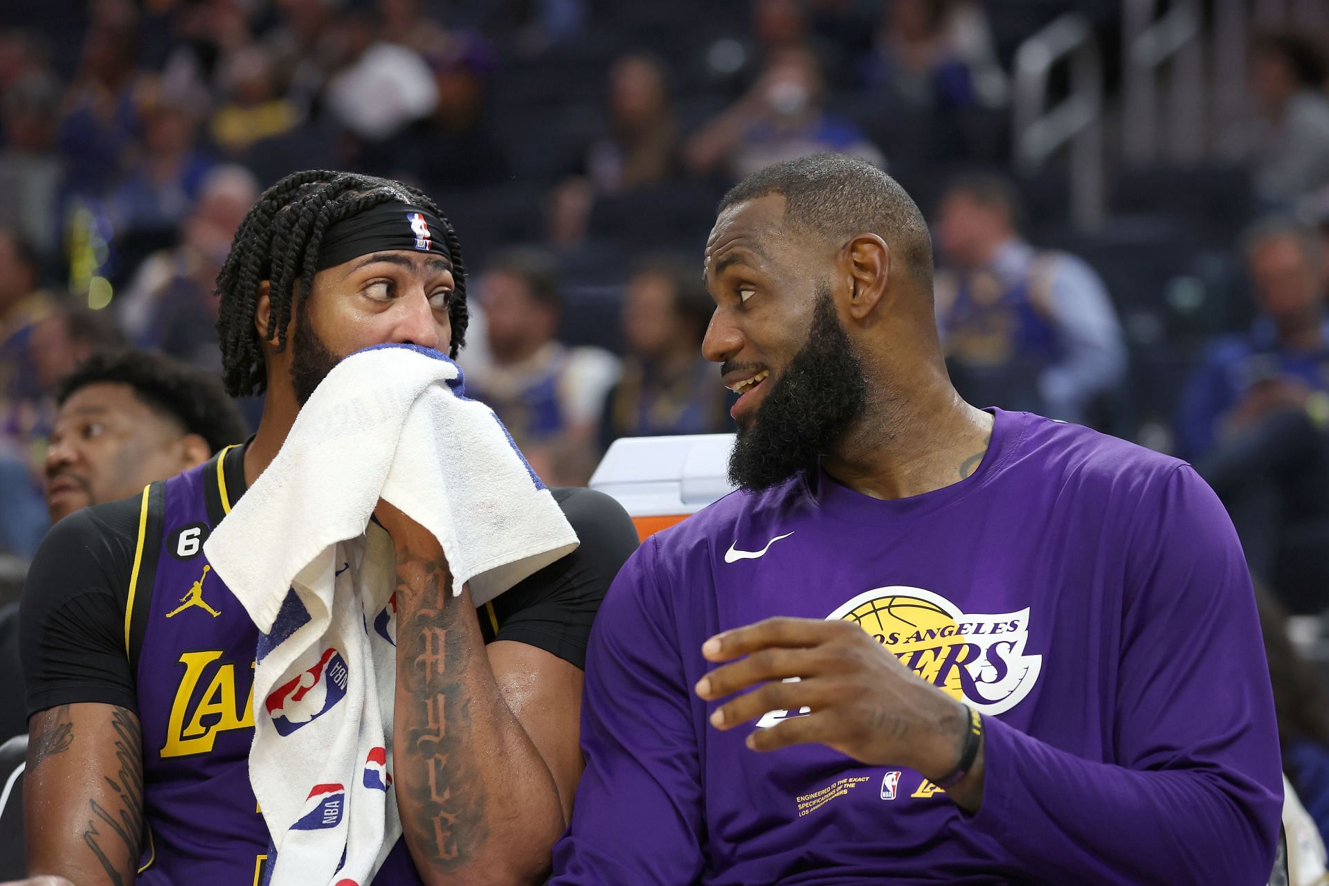 Anthony Davis and LeBron James talk during a game.