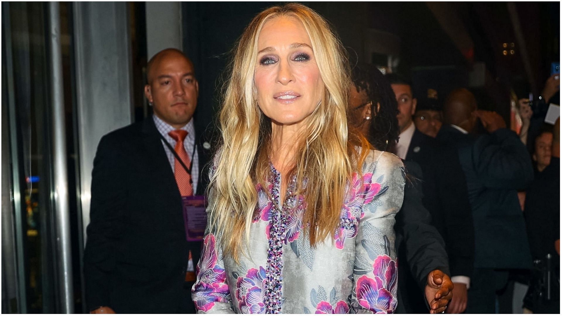 Sarah Jessica Parker paid tribute to her late stepfather (Image via Jose Perez/Getty Images)