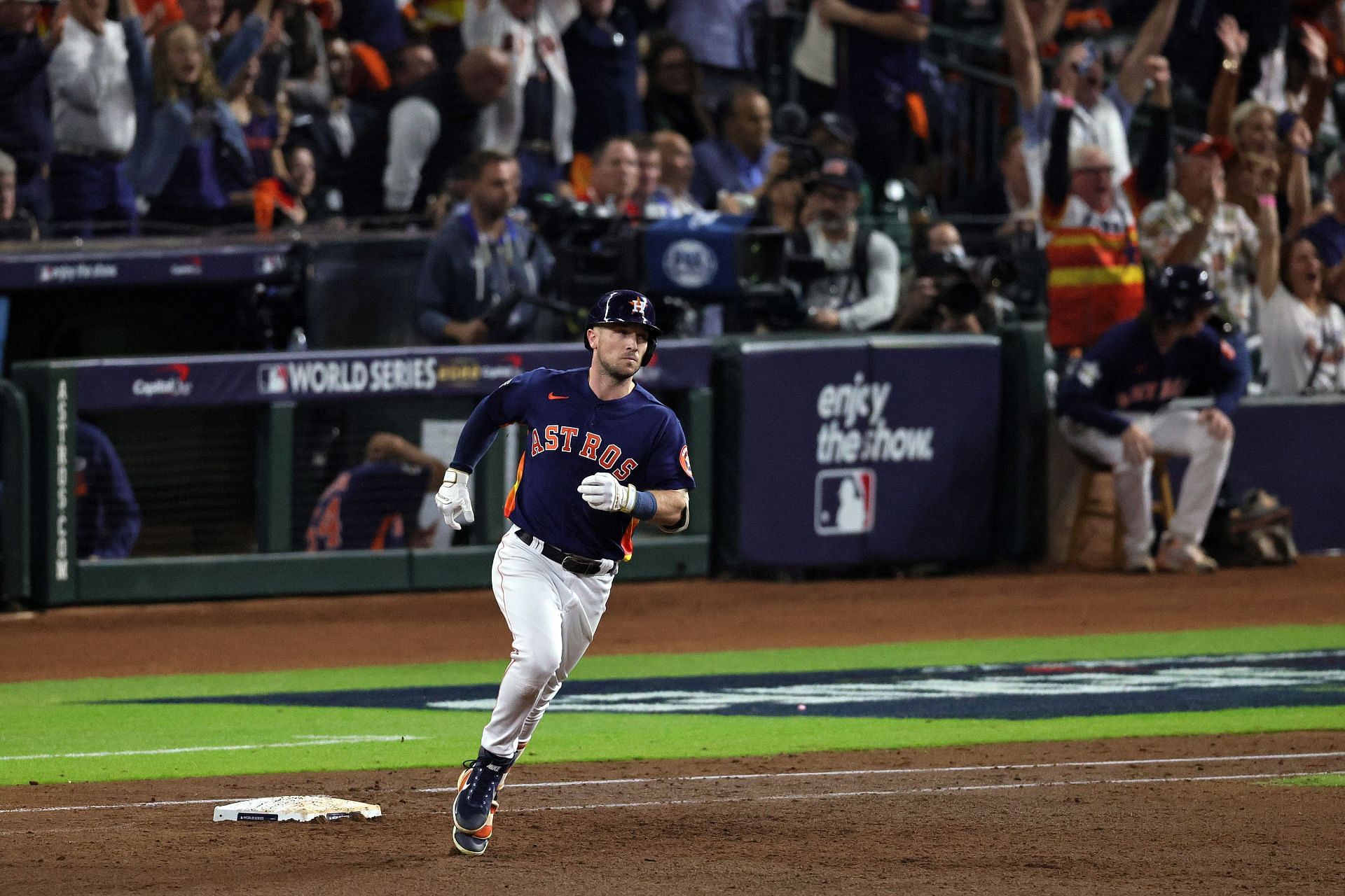 Houston Astros fans amazed as Alex Bregman continues his red-hot form in  the World Series as he smashed 2-run HR to put the Astros up 5-0