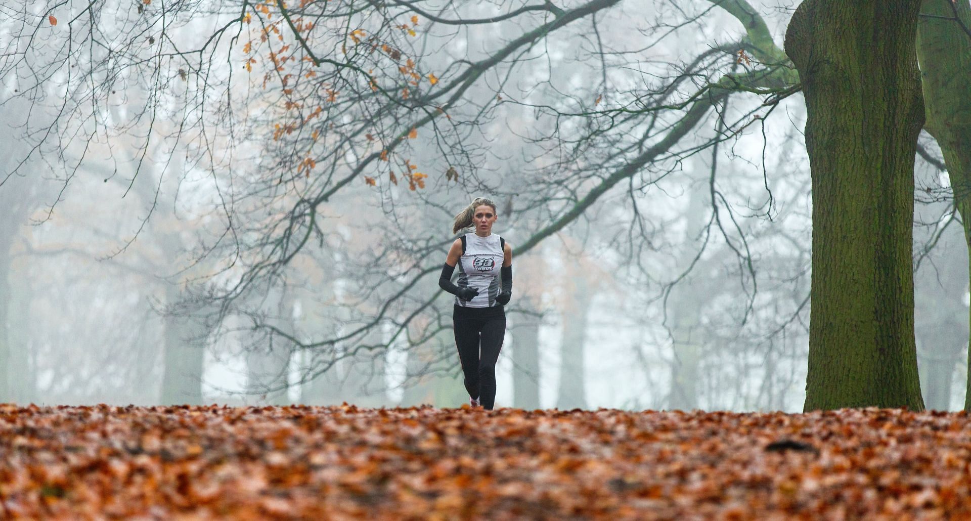 To stay active in winter can be challenging, but not impossible. (Image via Unsplash/ Fil Mazzarino)