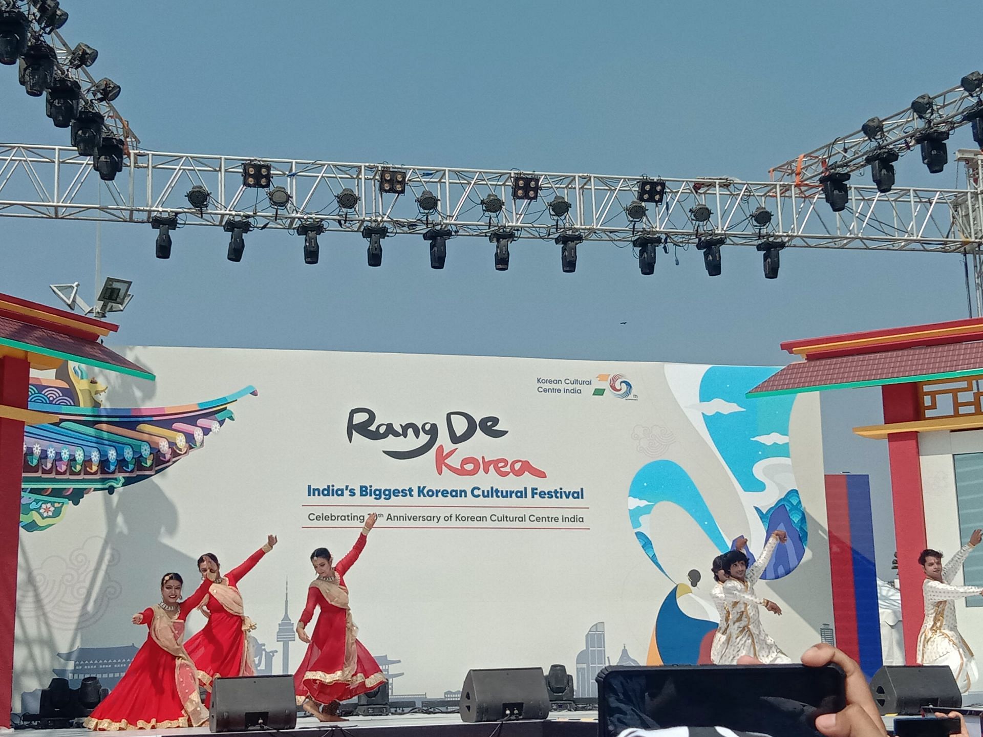 Indian classical dance performance at Rang De Korea (Image via Sportskeeda)caption