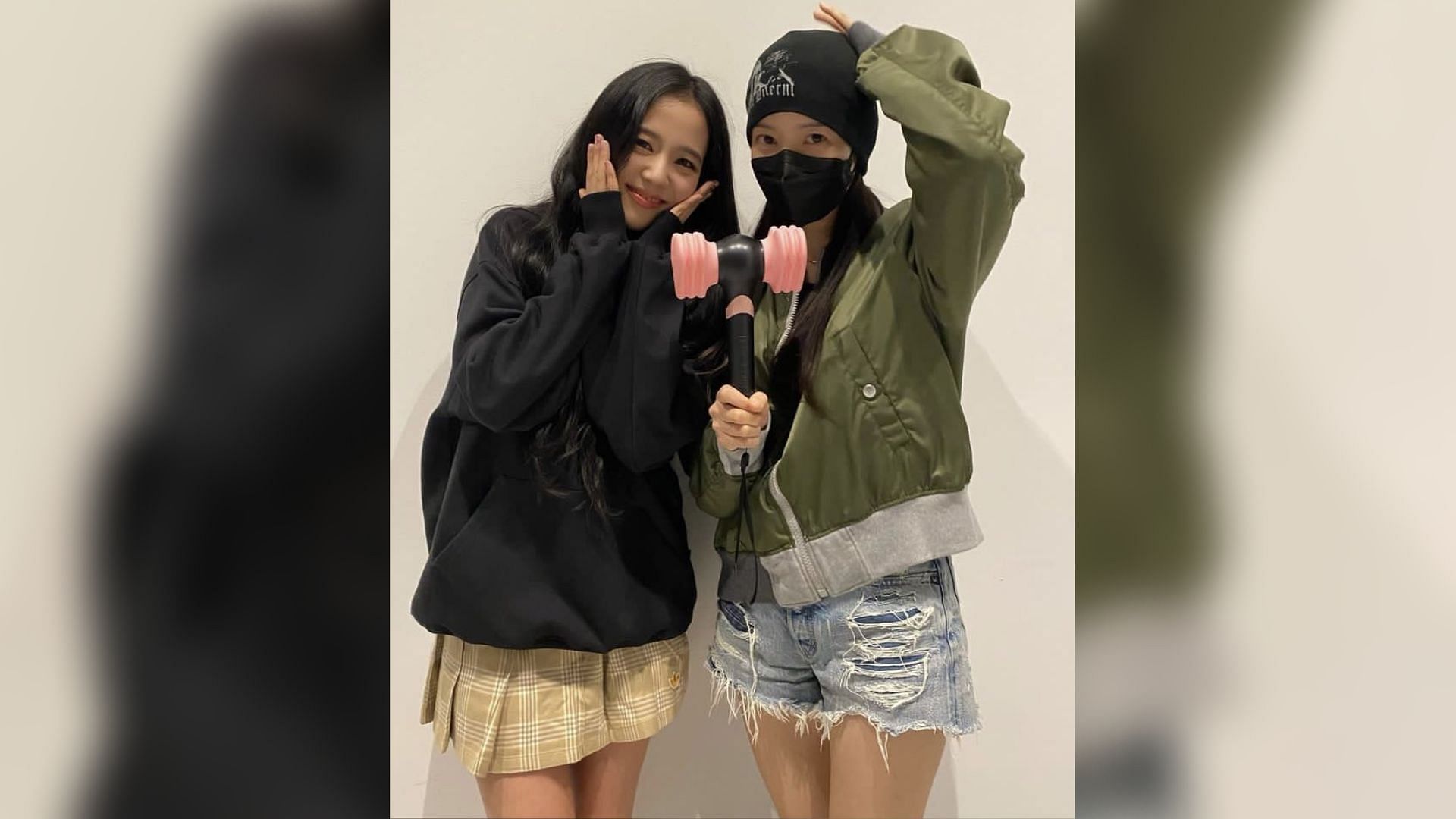 Snowdrop actress Yoon Se-ah clicked a picture with Jisoo backstage at the Born Pink concert (Image via Instagram/loveyoonsea)