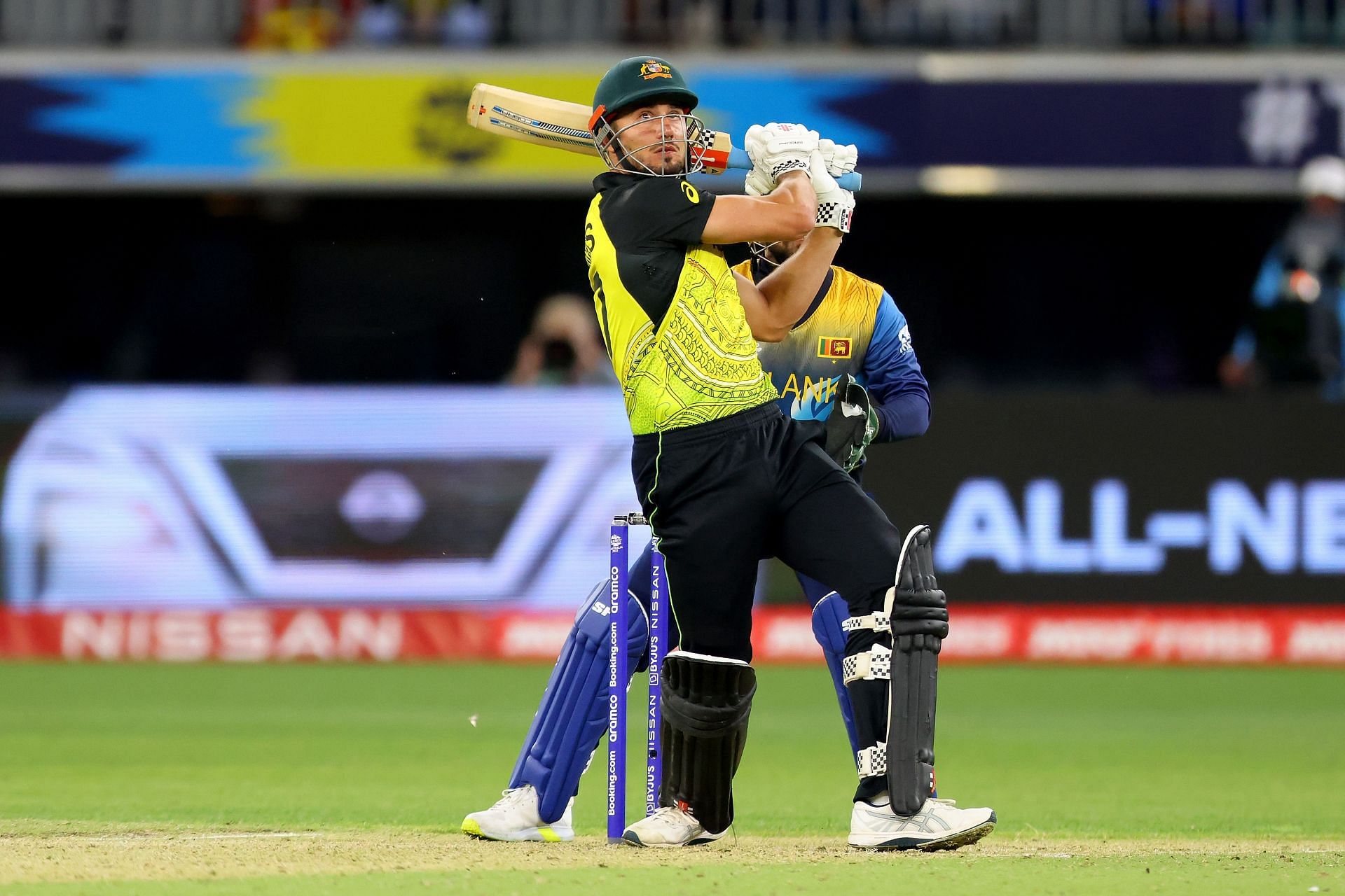 Stoinis hits 17-ball 50 as Australia beats Sri Lanka at WCup