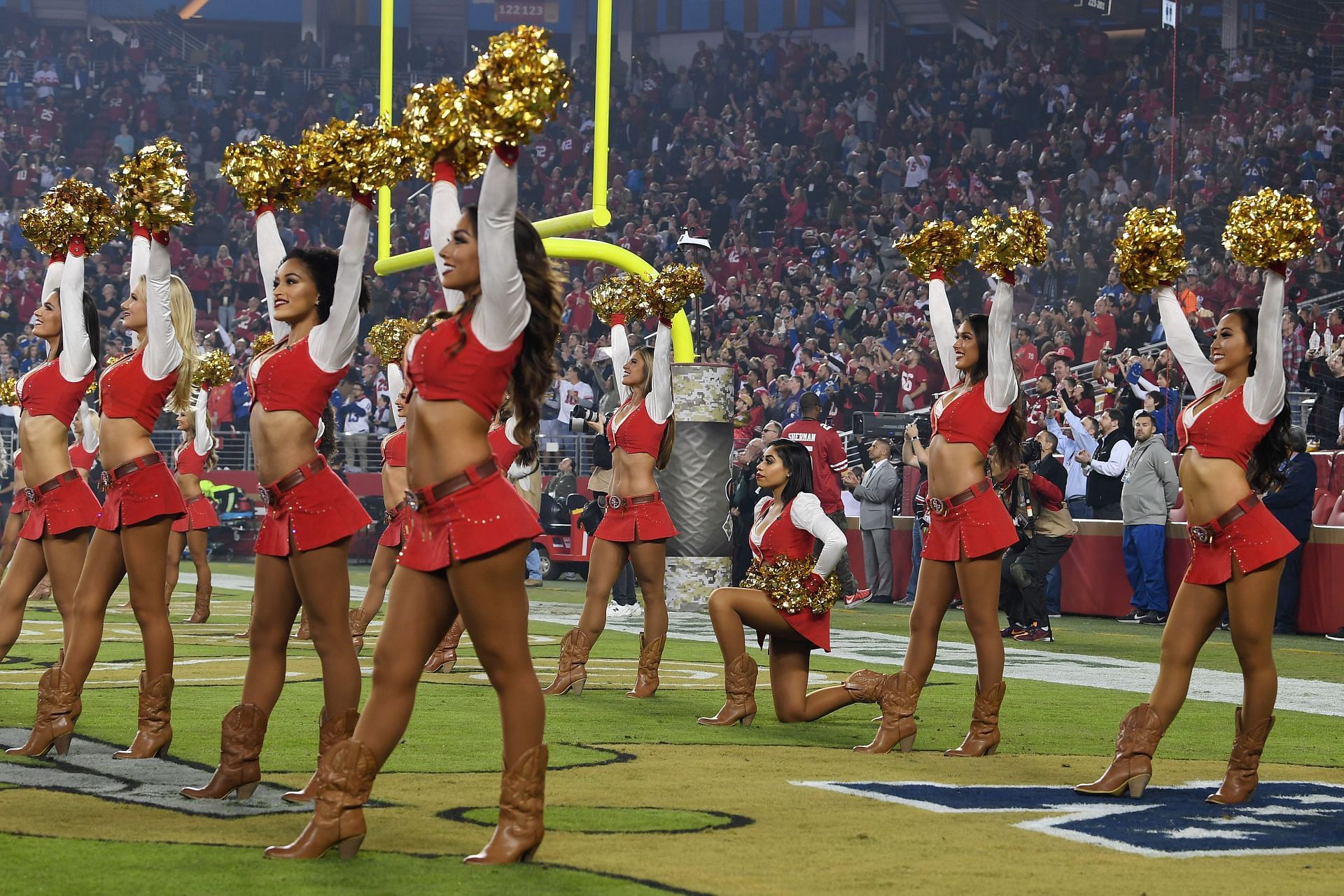 Which NFL teams have cheerleaders in 2022?
