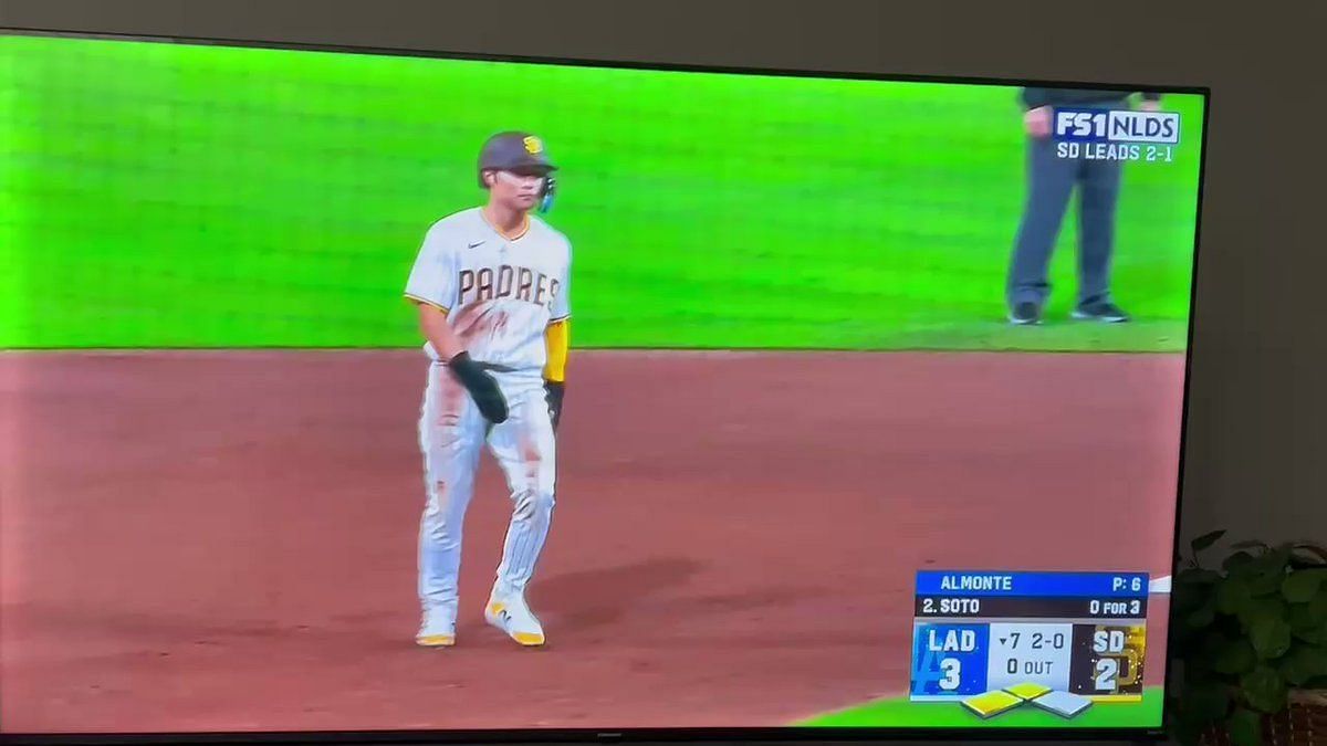 Padres fans defend Juan Soto after he was blinded by the sun in outfield  against Phillies in Game 2