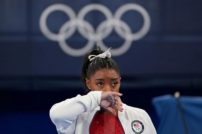 What caused Simone Biles' twisties during Olympics?