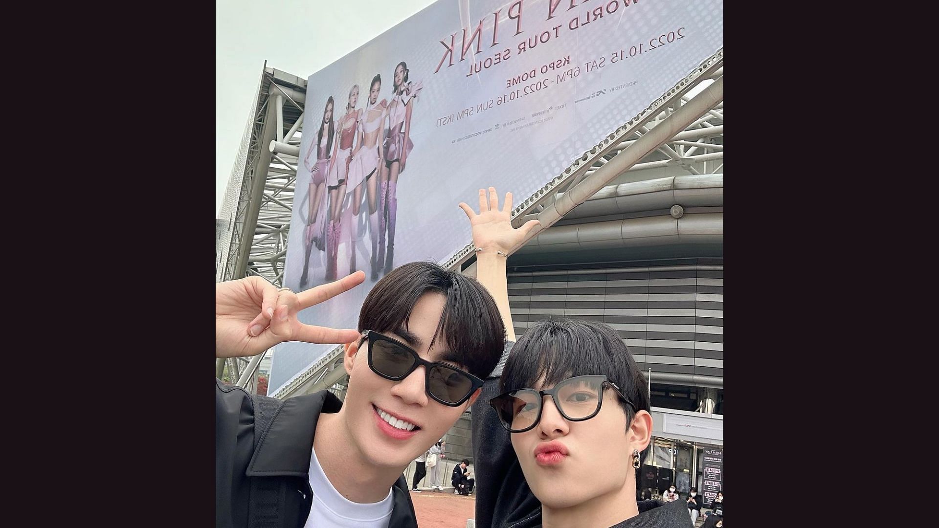 Famous Thai actors Zee Pruk and Nunew were seen enthusiastically attending the second day of the concert despite having their own fanmeeting in Korea a day prior (Image via Instagram/new_cwr)