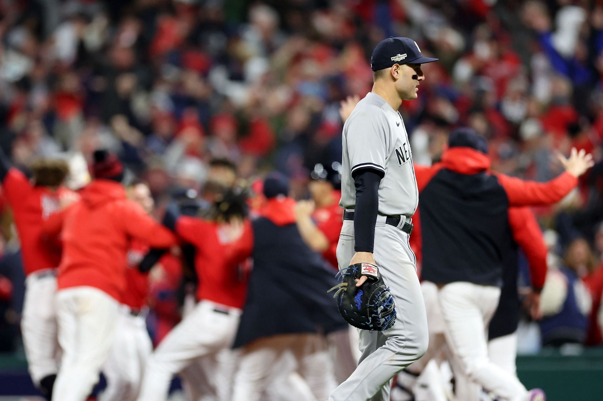 Fans celebrate Yankees win against Guardians - CBS New York