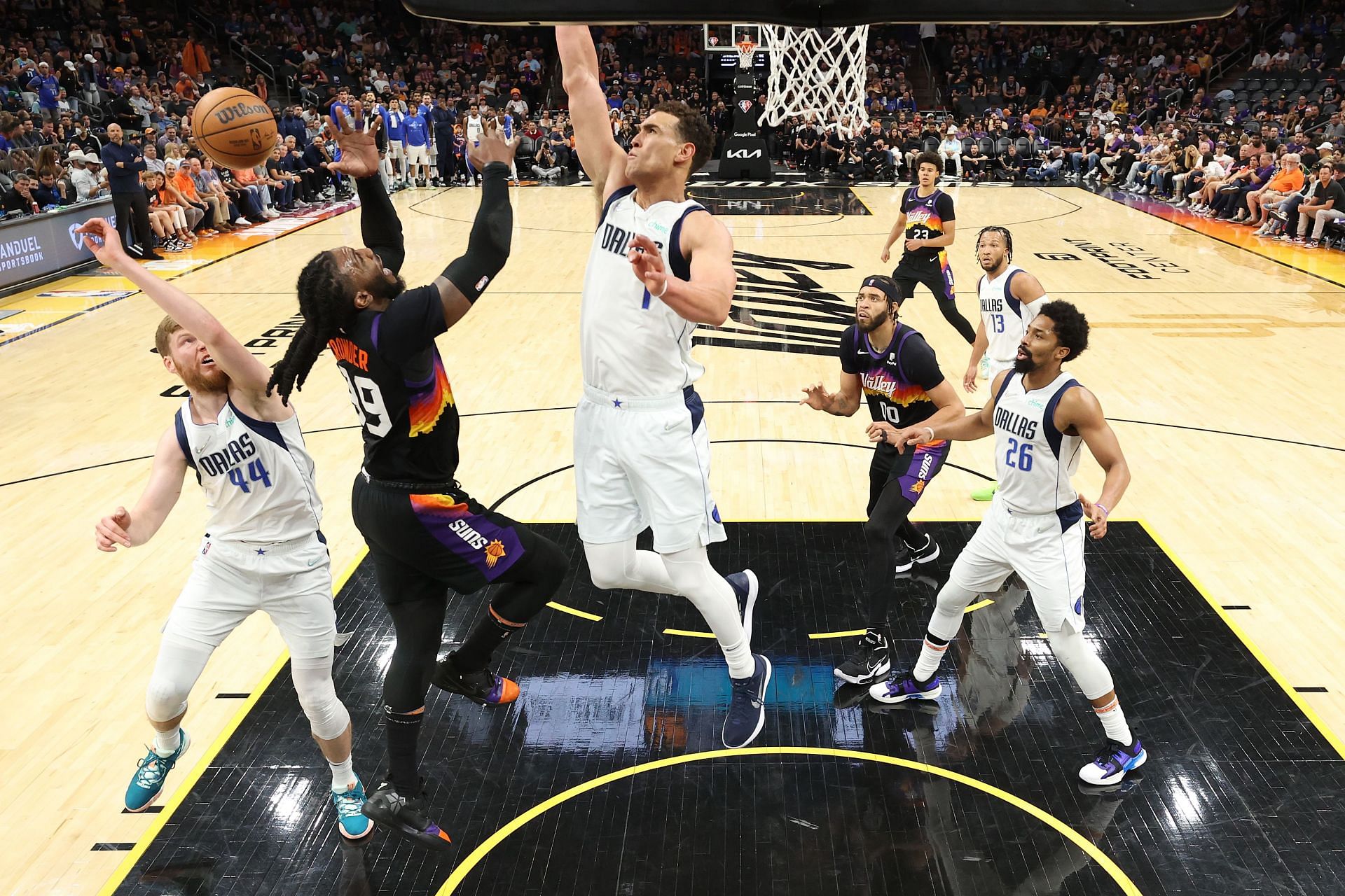 Dallas Mavericks v Phoenix Suns - Game 7