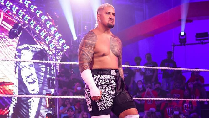 Solo Sikoa destroys former champion on SmackDown
