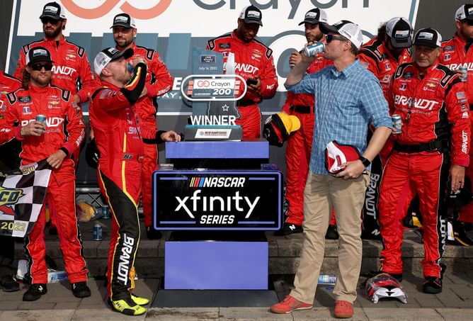 "You've got to go" - When Dale Earnhardt Jr. quickly let Aric Almirola move to Petty GMS