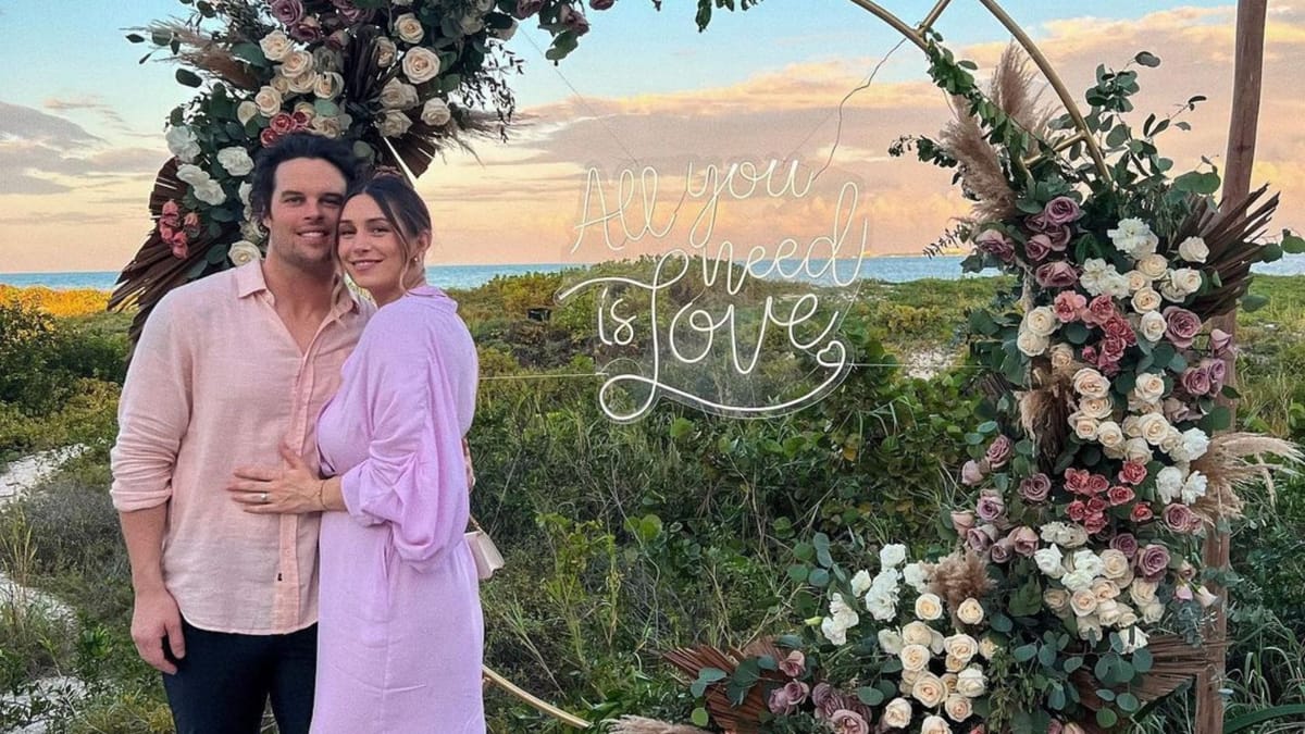 When did Astrid Loch and Kevin Wendt get engaged? Bachelor In Paradise