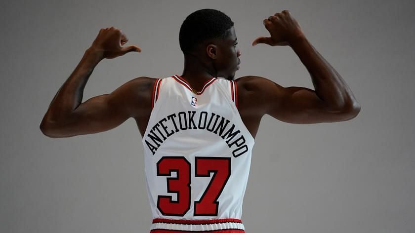 Kostas Antetokounmpo signs with the Chicago Bulls