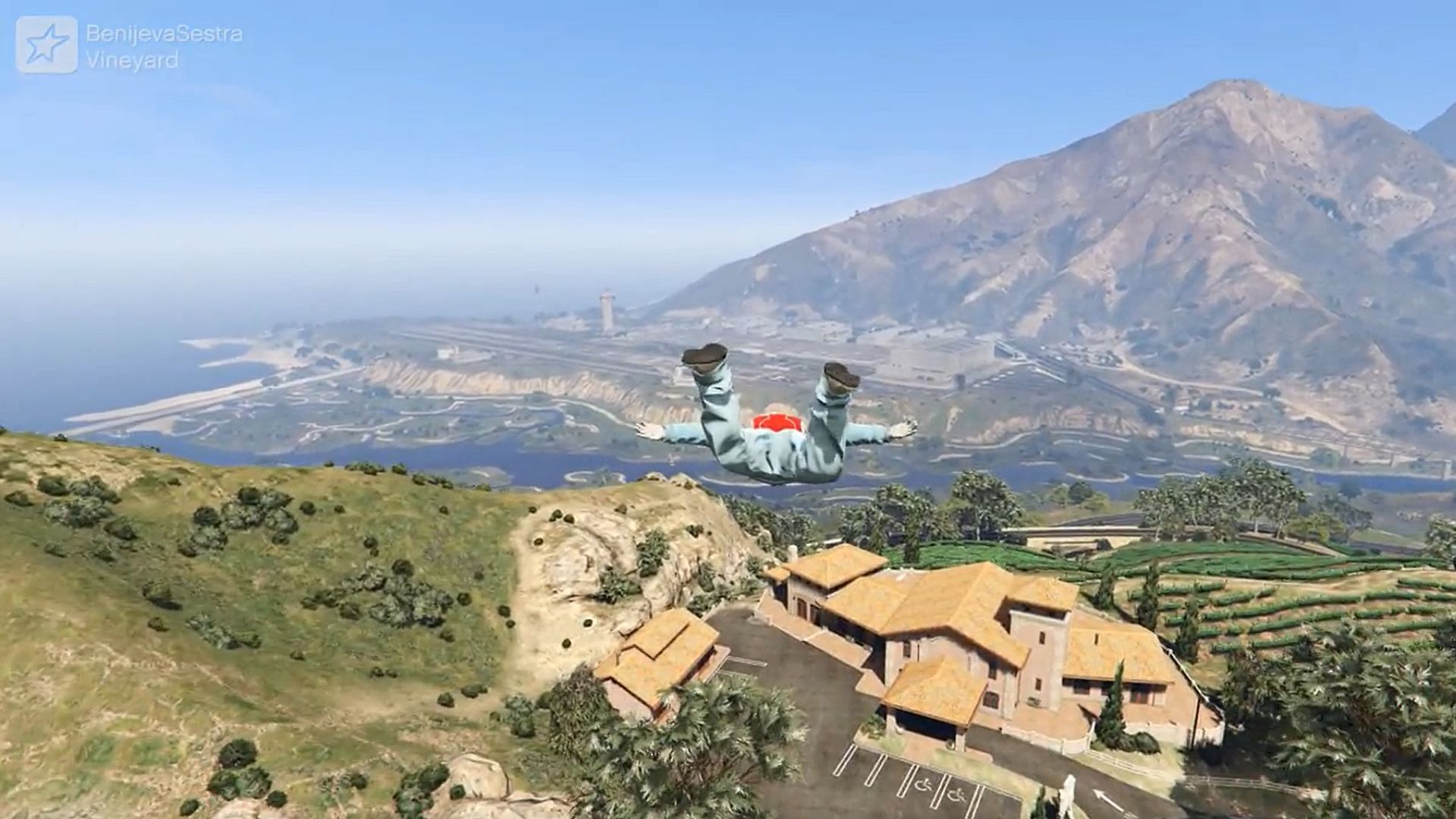 A player performed an outrageous skydiving stunt with parachute in GTA Online (Image via civoksark on Reddit)
