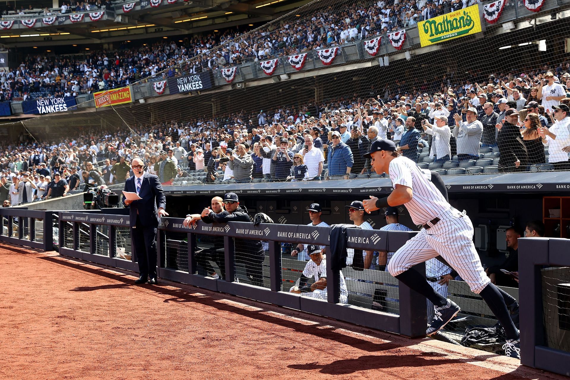 Aaron Judge sends message to Yankees: Sign me in spring training, or I'm  testing free agent market 