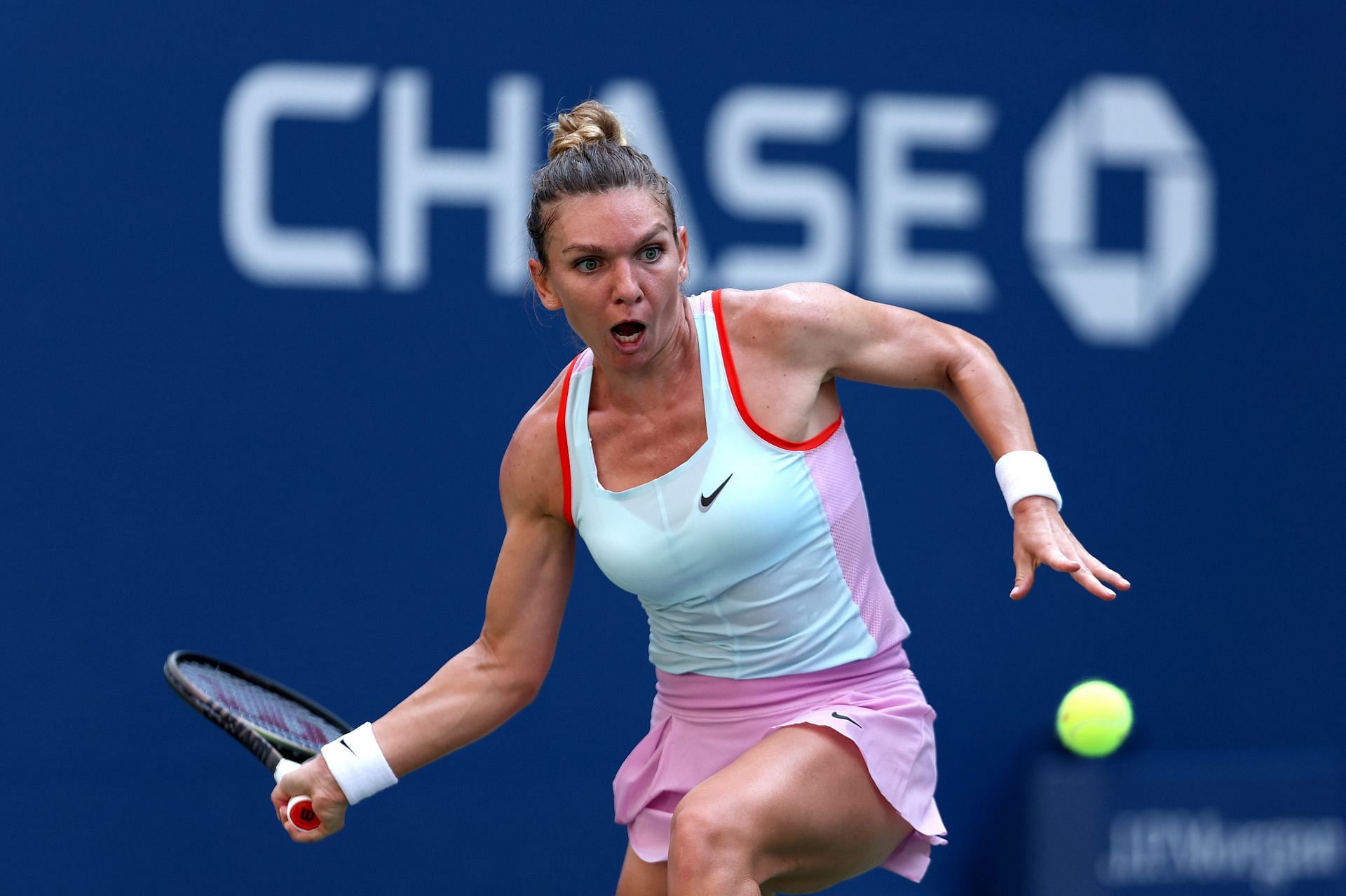 Simona Halep in action at the 2022 US Open.