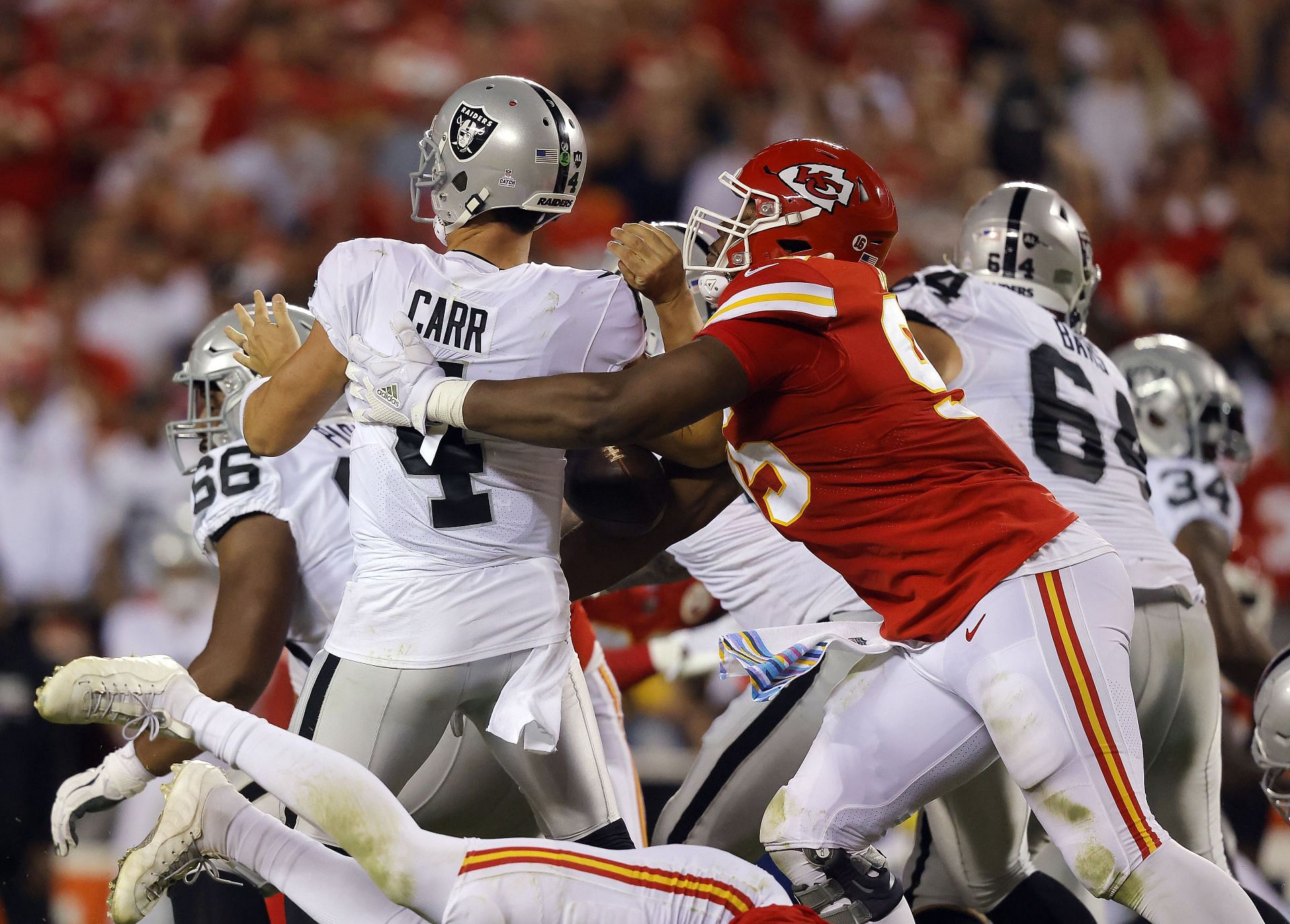 Chiefs roar back to win after Raiders' questionable two-point attempt, NFL