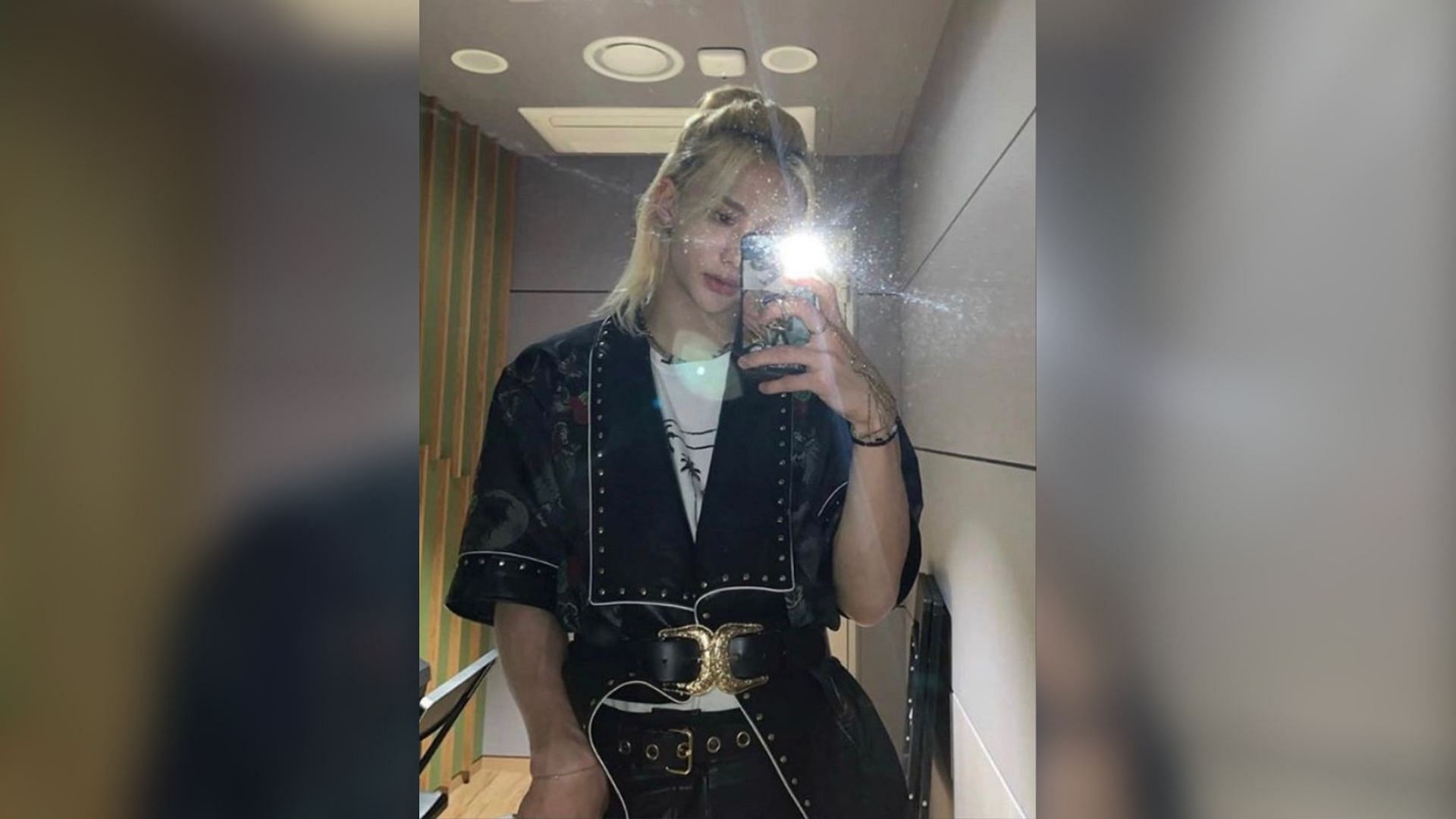 Hyunjin sporting a ponytail showing off his beautiful blonde hair (Image via Instagram/realstraykids)