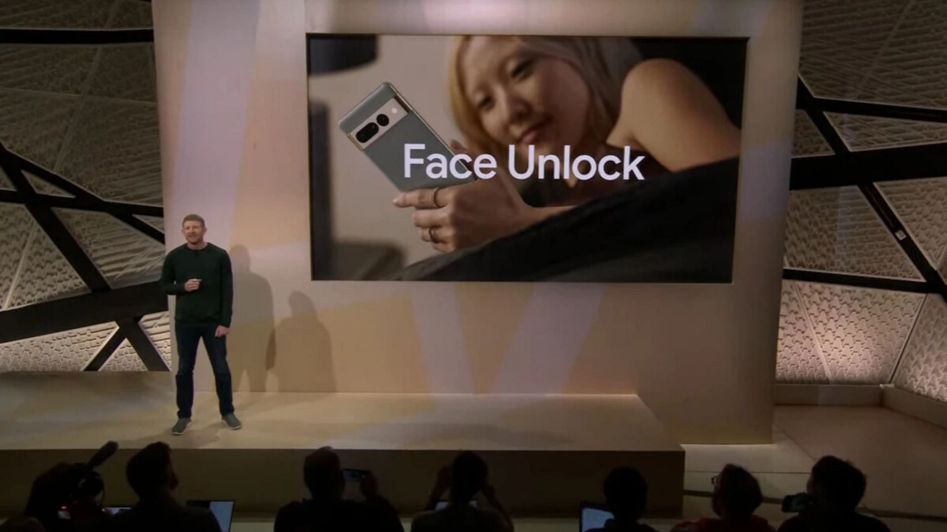 Google has announced that face unlock will be included in Pixel 7 smartphones (Image via Google)