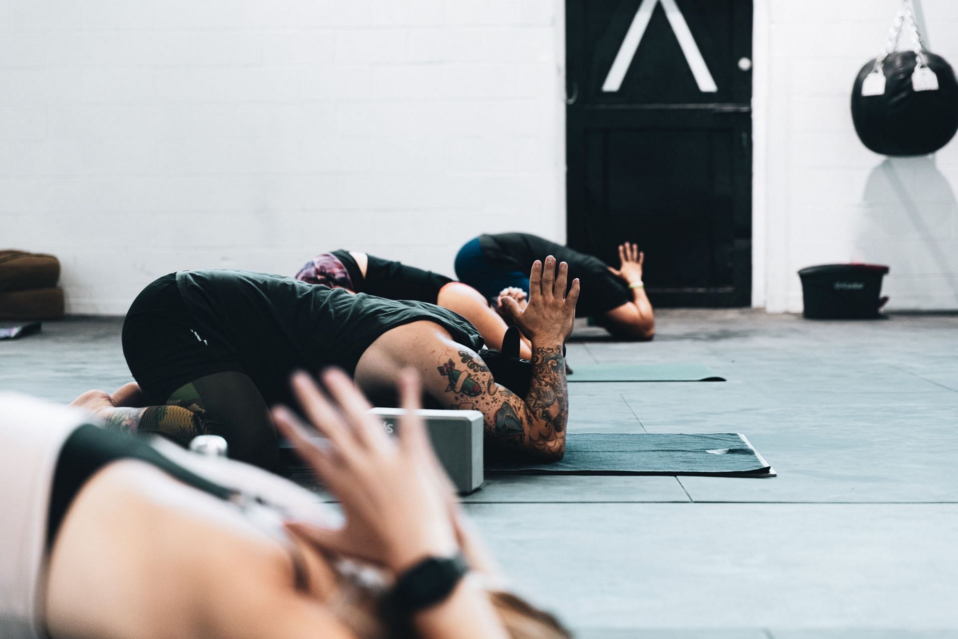 Creating a well-balance yoga class is essential for any beginner yoga classes. (Image via Unsplash /Logan Weaver)