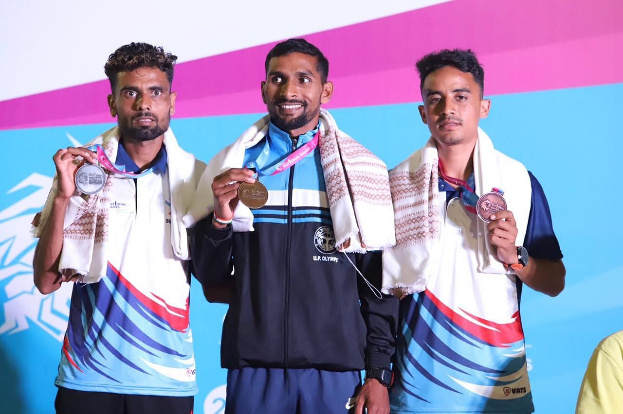 5000 मीटर दौड़ के विजेता अभिषेक पाल (बीच में), कार्तिक कुमार (सिल्वर), सावन (ब्रॉन्ज)।