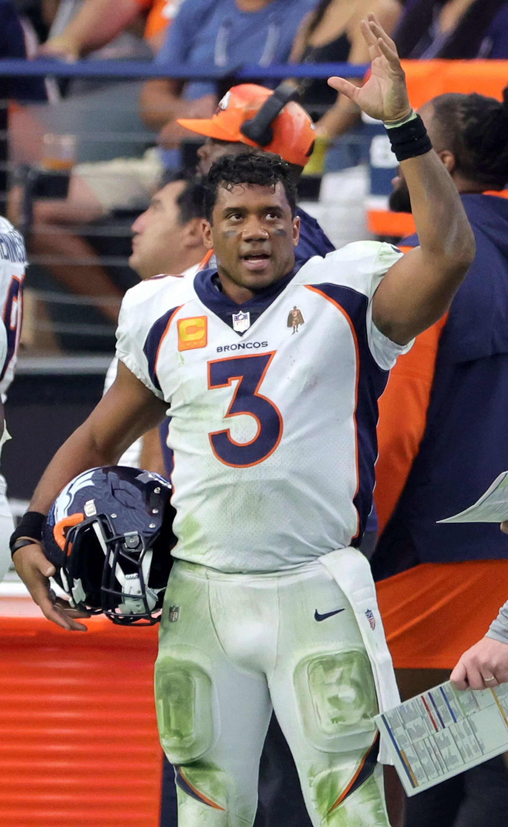 Russell Wilson: Denver Broncos quarterback's poor start to 2022 season is  leaving fans and ownership baffled, NFL News