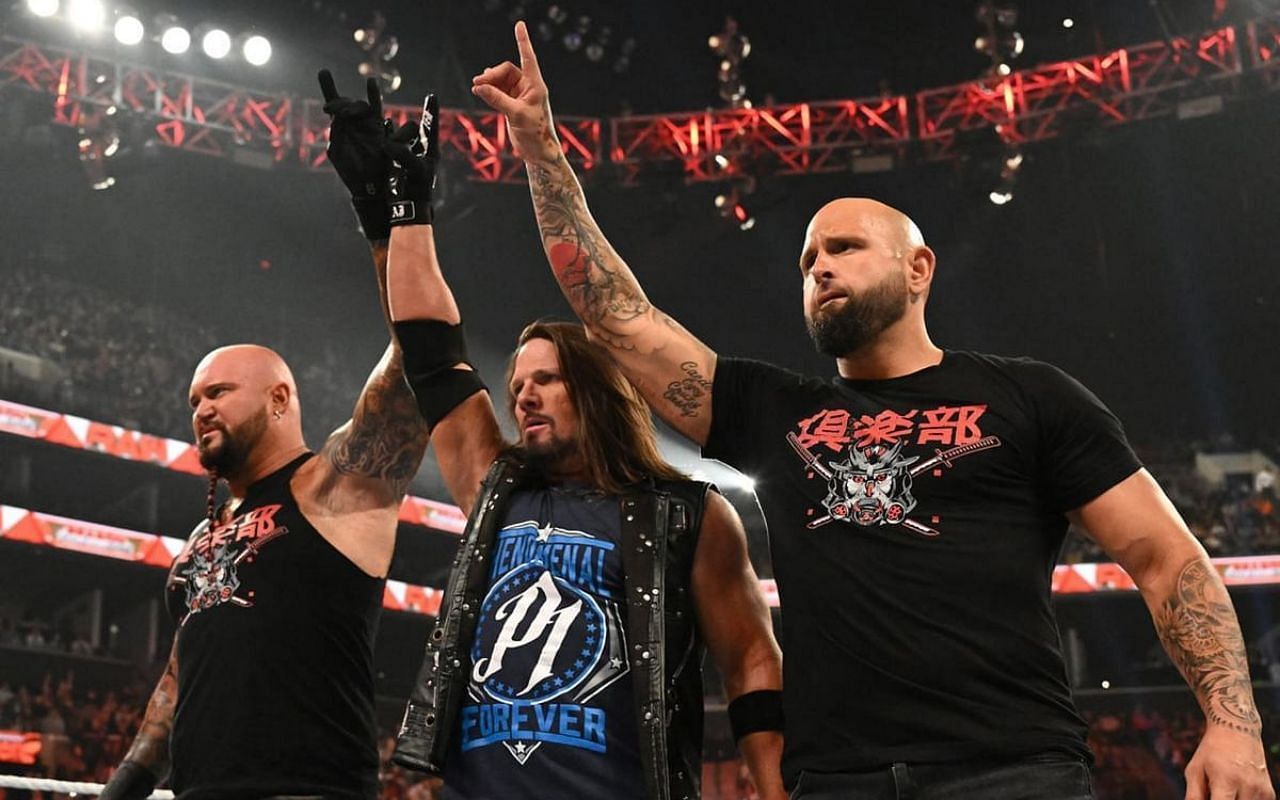 WWE सुपरस्टार्स एजे स्टाइल्स, ल्यूक गैलोज और कार्ल एंडरसन 