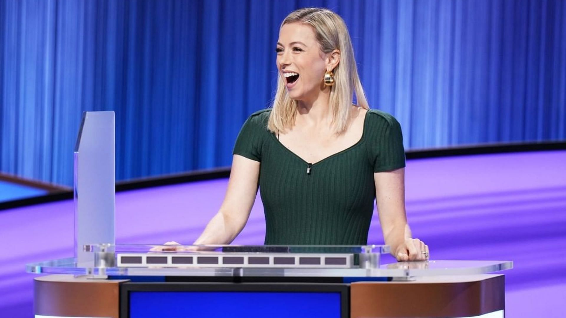 Iliza Shlesinger appeared on Celebrity Jeopardy! Season 1 Episode 2